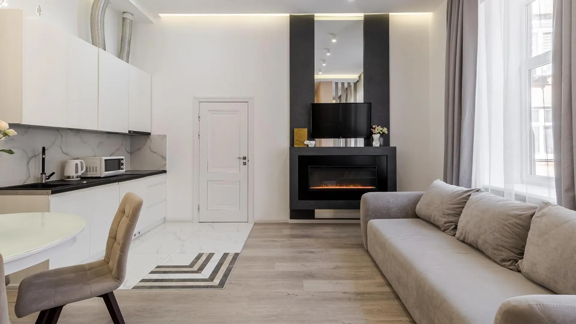 Royal Stylish Apartment In The Old City Lviv